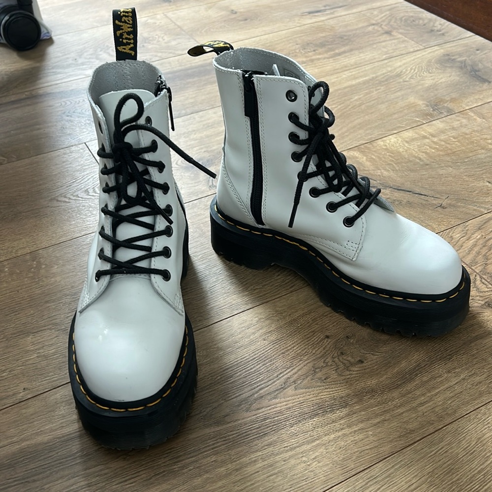 JADON BOOT SMOOTH LEATHER PLATFORMS DR. MARTENS